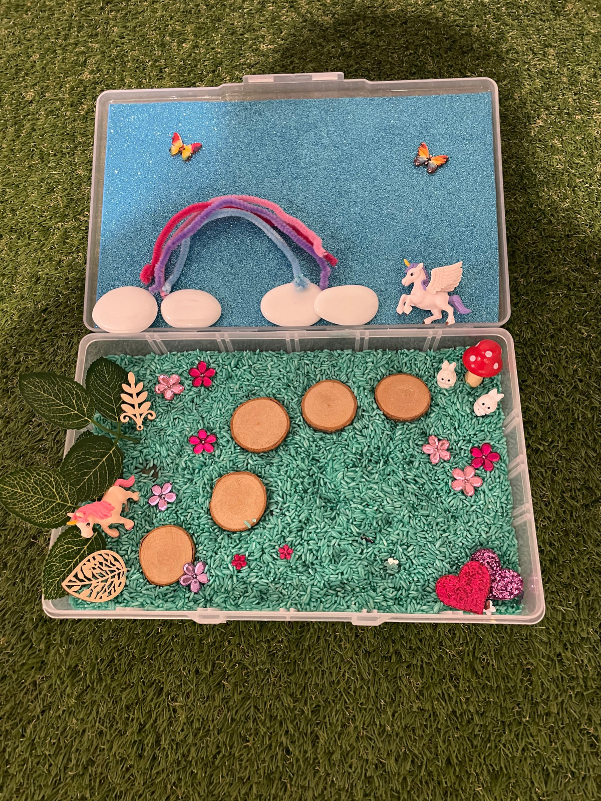 Play in the Tray - Unicorn Kingdom